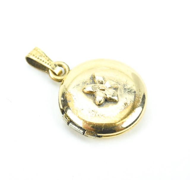 Antique Gold Filled Floral Motif Locket Pendant: Antique Gold Filled Floral Motif Locket Pendant. Measures .75 of an inch in length.