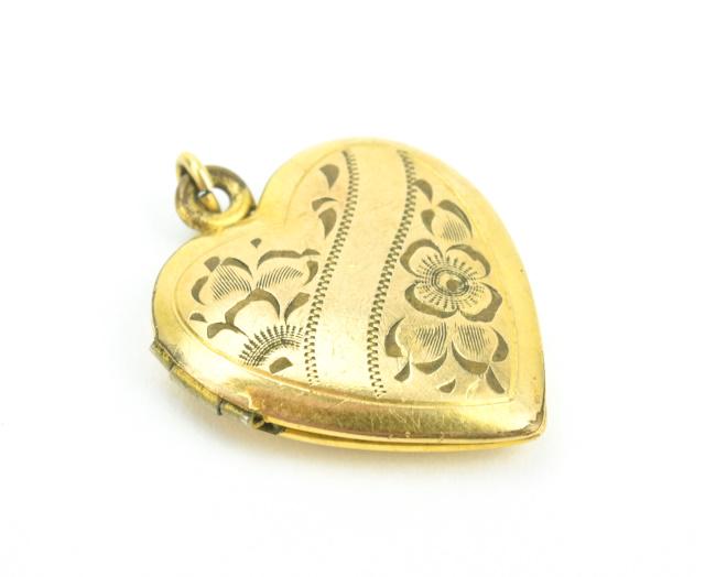 Estate Gold Filled Heart Form Locket Pendant: Estate Gold Filled Heart Form Locket Pendant. Floral motif locket necklace pendant. Measures 1 inch in length.