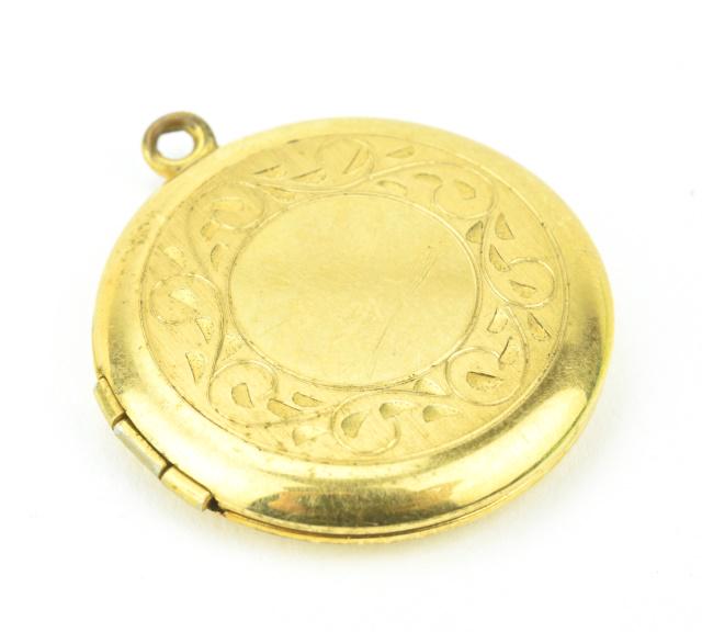 Estate Scrollwork Motif Yellow Gold Filled Locket: Estate Scrollwork Motif Yellow Gold Filled Locket Necklace Pendant. Measures 1.25 inches in length.
