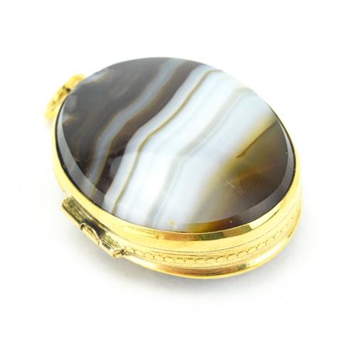 Antique Mid 19th C Banded Agate Gilt Metal Locket: Antique Late 19th Century Banded Agate & Gilt Metal Locket. Circa 1860. Measures 1.75 inches in length.