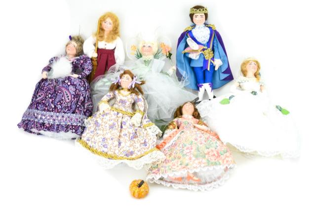 Collection Gladys Boalt Cinderella Cloth Ornaments (1 of 8)