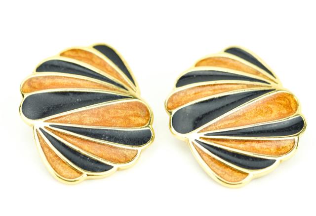 Vintage Trifari Costume Jewelry Enamel Earrings: Vintage Trifari Costume Jewelry Enamel Earrings. Gilt metal and enamel clip on earrings. Signed. Each measures just over 1.25 inches in width.