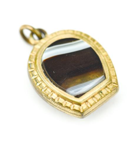 Antique 19th C Banded Agate & Intaglio Pendant: Antique 19th C Banded Agate & Intaglio Pendant. Double sided horse shoe form necklace pendant / fob with an onyx intaglio on one side and banded agate panel on the other. Measures 1.25 inches in lengt