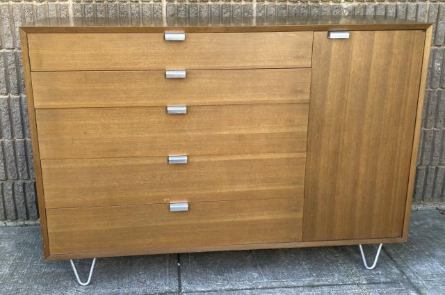 George Nelson Herman Miller Hairpin Leg Credenza: George Nelson Herman Miller Hairpin Leg Credenza. Piece has movable shelves to interior. Measures 39.5 inches x 56.5 inches x 18.5 inches.
