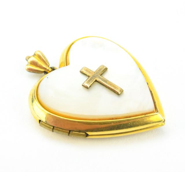 Vintage Gold Filled Mother of Pearl Heart Locket (1 of 5)