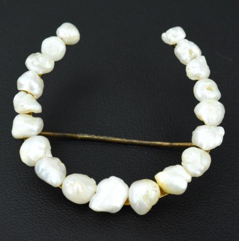 Antique C 1900 14kt Gold & Natural Pearl Brooch: Antique C 1900 14kt Gold & Natural Pearl Brooch. Lucky charm equestrian design horse shoe brooch modeled in 14kt gold and set with nineteen natural baroque pearls. Measures 1.5 inches in length.