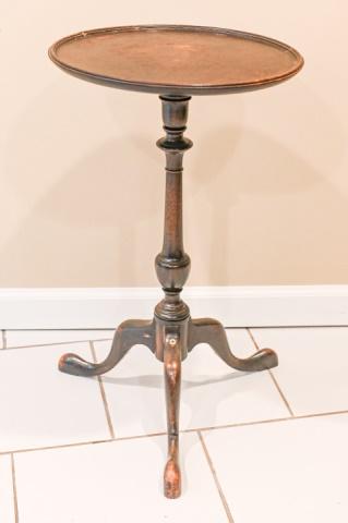 Queen Anne Style Pedestal Table (1 of 5)