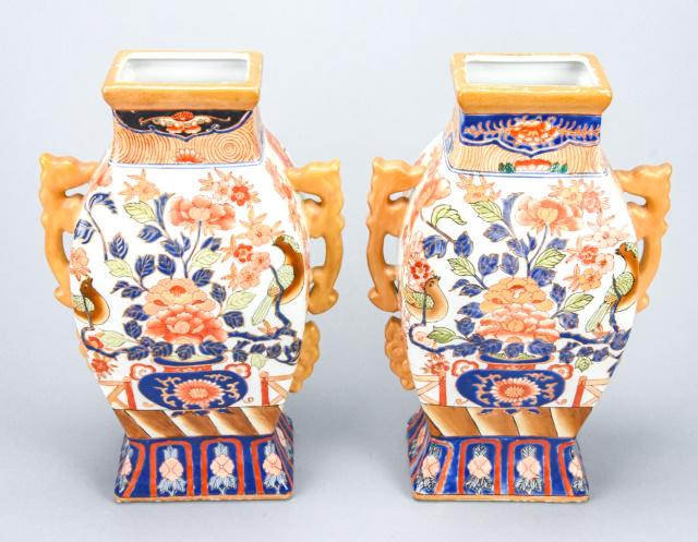 Pair Japanese Imari Porcelain Lidded Urns (1 of 9)