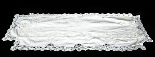 Antique or Vintage Lace Table Runners (1 of 10)