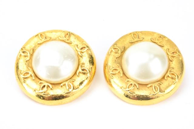 Vintage Chanel Paris Costume Faux Pearl Earrings: Vintage Chanel Paris Costume Jewelry Gilt Metal Faux Pearl Clip on Earrings with Double C Logo. Hallmarked for Chanel on the back. Measures 1.25 inches in length.