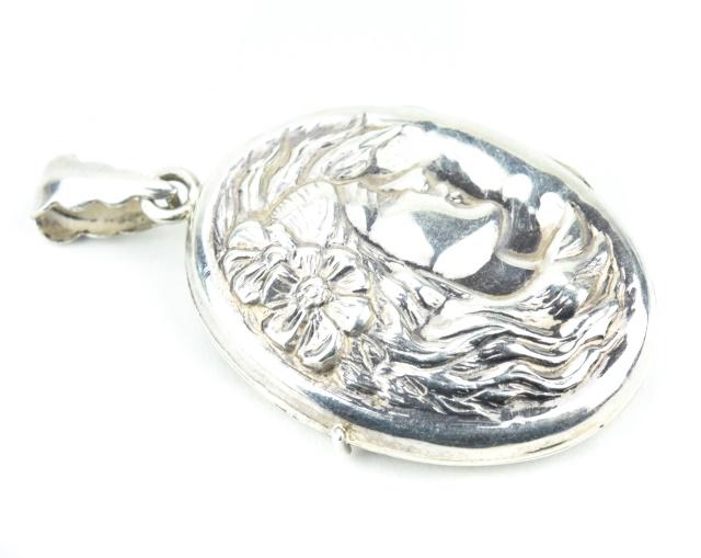 Estate Repousse Sterling Silver Art Nouveau Locket (1 of 4)