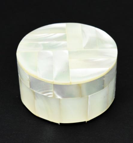 Mother of Pearl Mosaic Pill Box / Snuff Box: Mother of Pearl Mosaic Pill Box / Snuff Box. Measures just over 1.5 inches in diameter.