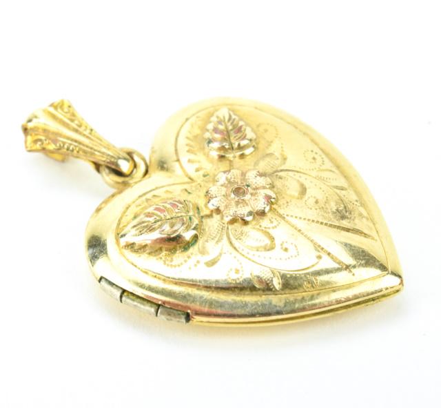 Estate Retro Era Gold Filled Locket Pendant: Estate Retro Era Gold Filled Locket Pendant Heart form floral motif locket that measures just under 1.5 inches in length.