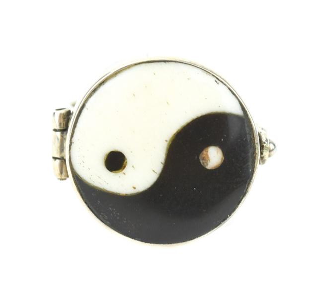 Sterling & Enamel Ying & Yang Poison Ring (1 of 7)