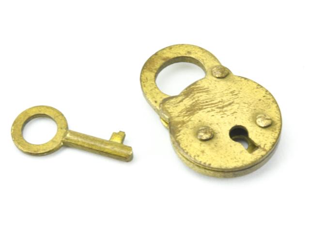 Antique Padlock Clasp / Pendant w Original Key (1 of 7)