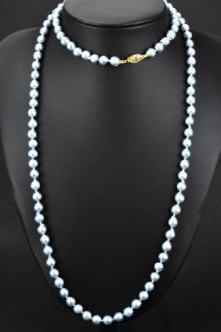 Hand Knotted Cultured Akoya Pearl Necklace w 14K: Hand Knotted Cultured Akoya Pearl Necklace with 14K Gold Clasp. Hand knotted uniform Akoya pearls on silk thread. Clasp is hallmarked. Necklace measures 32 inches in length.