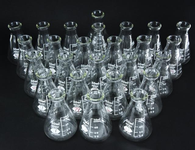 Set of Vintage Scientific Laboratory Glass Beakers (1 of 10)