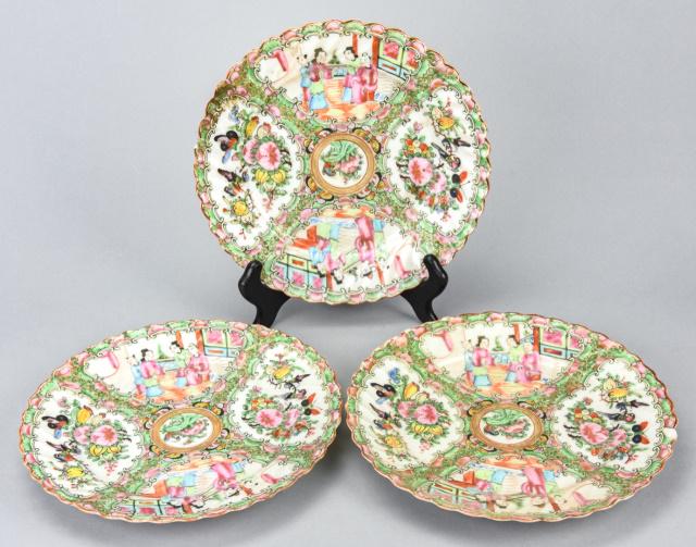 19th C Chinese Rose Medallion Scalloped Plates (1 of 10)