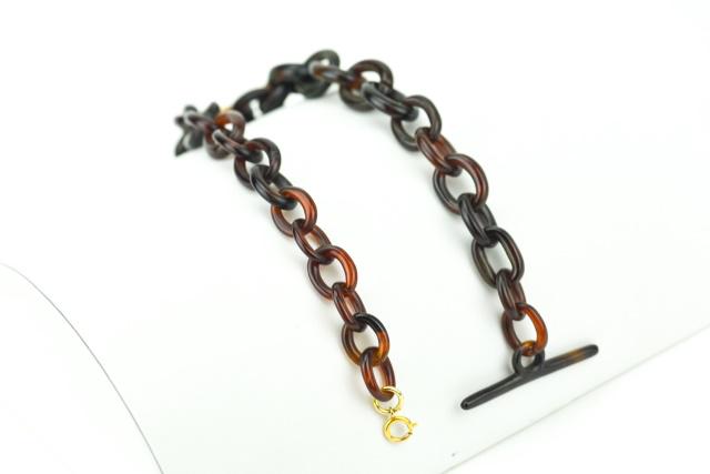 Antique 19th C Carved Horn Watch Chain w 14kt Gold: Antique 19th C Carved Horn Watch Chain w 14kt Gold Jump Ring. Measures 13 inches in length. The jump ring is hallmarked for 14kt.