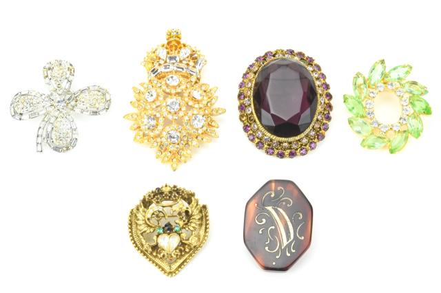 Collection Vintage Costume Jewelry Brooches (1 of 10)
