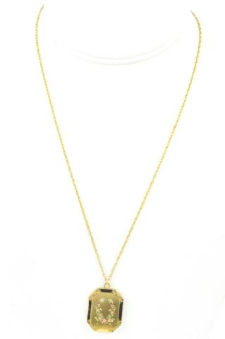 Estate Gold Filled Floral Wreath Motif Locket: Estate Gold Filled Floral Wreath Motif Locket Necklace Pendant on Rope Twist Chain. Chain measures 18.5 inches in length.