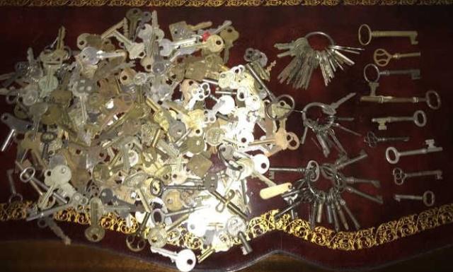 Collection of Antique Skeleton Keys (1 of 3)