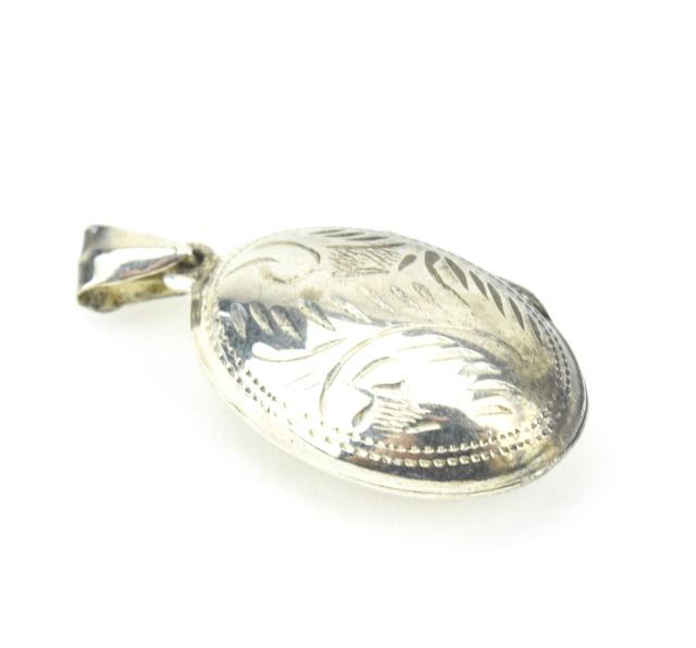 Estate Chased Scrollwork Sterling Silver Locket: Estate Chased Scrollwork Sterling Silver Locket Necklace Pendant. Measures 1.25 inches in length.