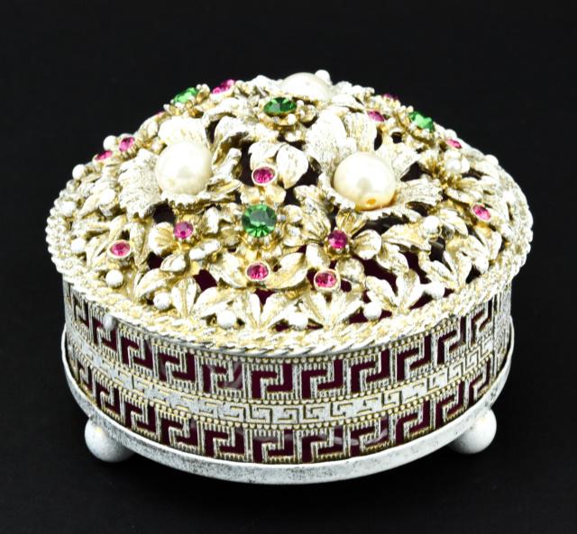 Vintage Circa 1960 Florenza Jewelry Box: Vintage Circa 1960 Florenza Jewelry Box Set with rhinestones and faux pearls. Measures 3 inches in diameter.