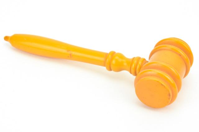 Vintage Bakelite Faux Amber Gavel / Hammer (1 of 5)