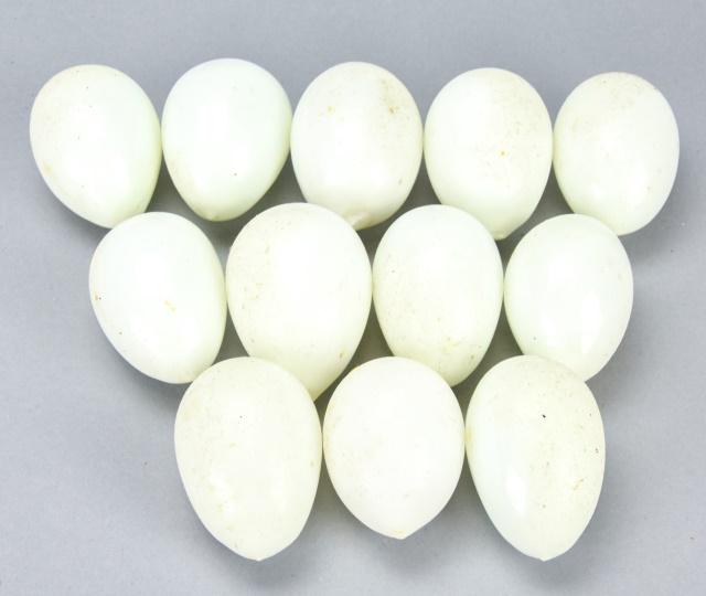 Collection Antique Milk Glass Darning Eggs (1 of 5)