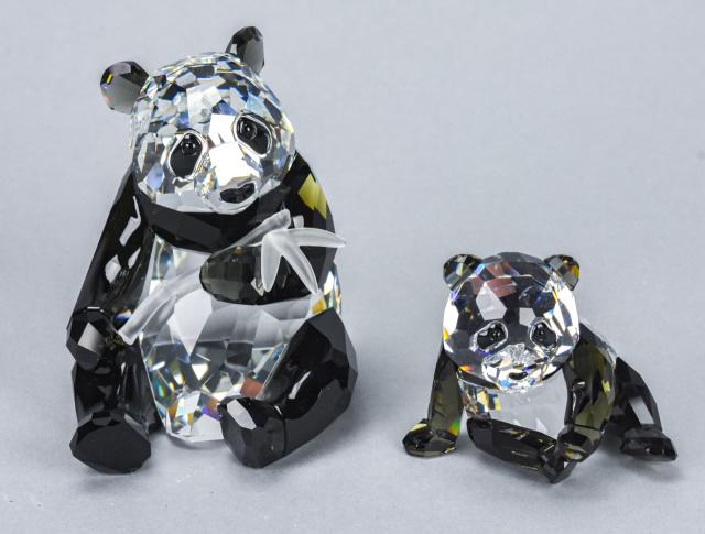 Swarovski Crystal 2 Pandas Figurines Boxed (1 of 7)