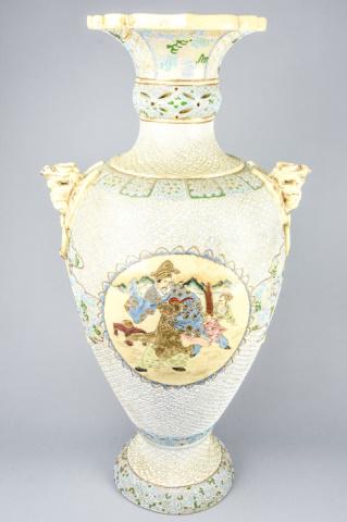 Large Japanese Satsuma Moriage Floor Vase (1 of 12)