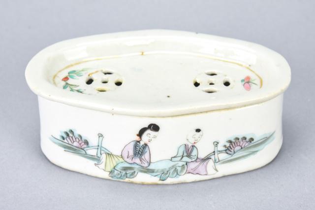 Antique Chinese Porcelain Cricket Box w Character (1 of 9)