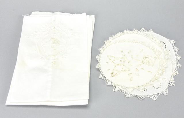 Antique or Vintage Linen Clothes & Doilies: Antique or Vintage Linen Clothes & Doilies Two larger doilies measure 7 inches in diameter.