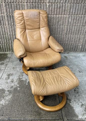 Ekornes Stressless Eames Reclining Chair & Ottoman (1 of 7)
