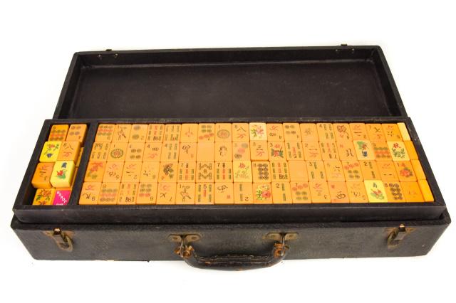 Mahjong Vintage E.S. Lowe Bakelite Set in Case (1 of 9)