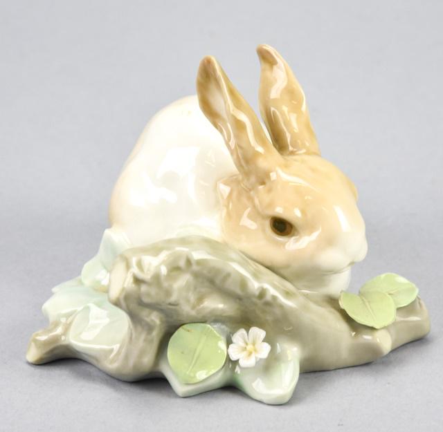 Lladro "Rabbit Eating" Porcelain Figurine (1 of 5)