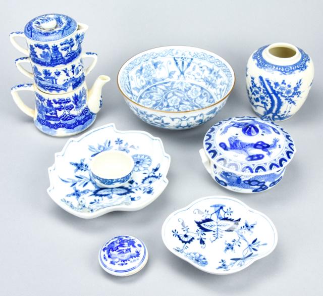 Collection Blue & White Chinese Porcelain Pieces (1 of 8)