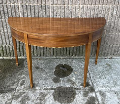 Hepplewhite Demilune w Banded Marquetry Inlay (1 of 4)