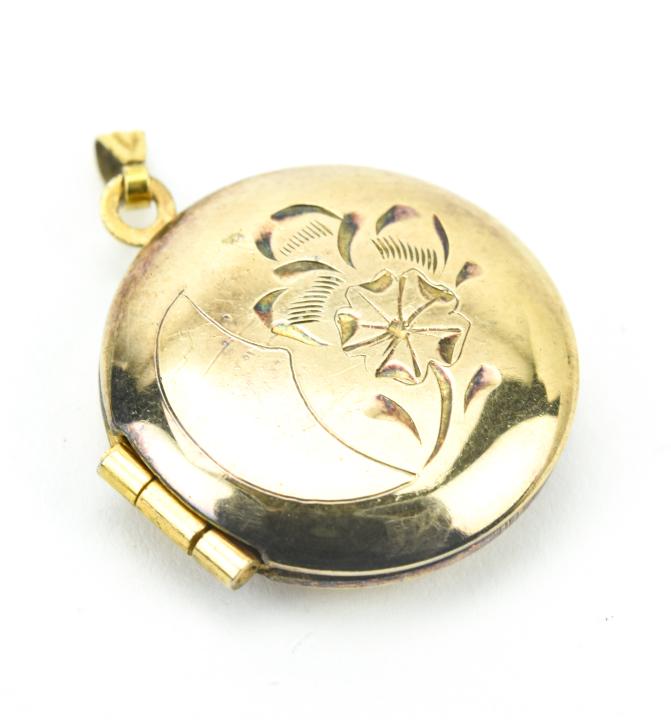 Estate Gold Filled Floral Motif Locket Pendant: Estate Gold Filled Floral Motif Locket Necklace Pendant. Measures just over 1 inch in length.