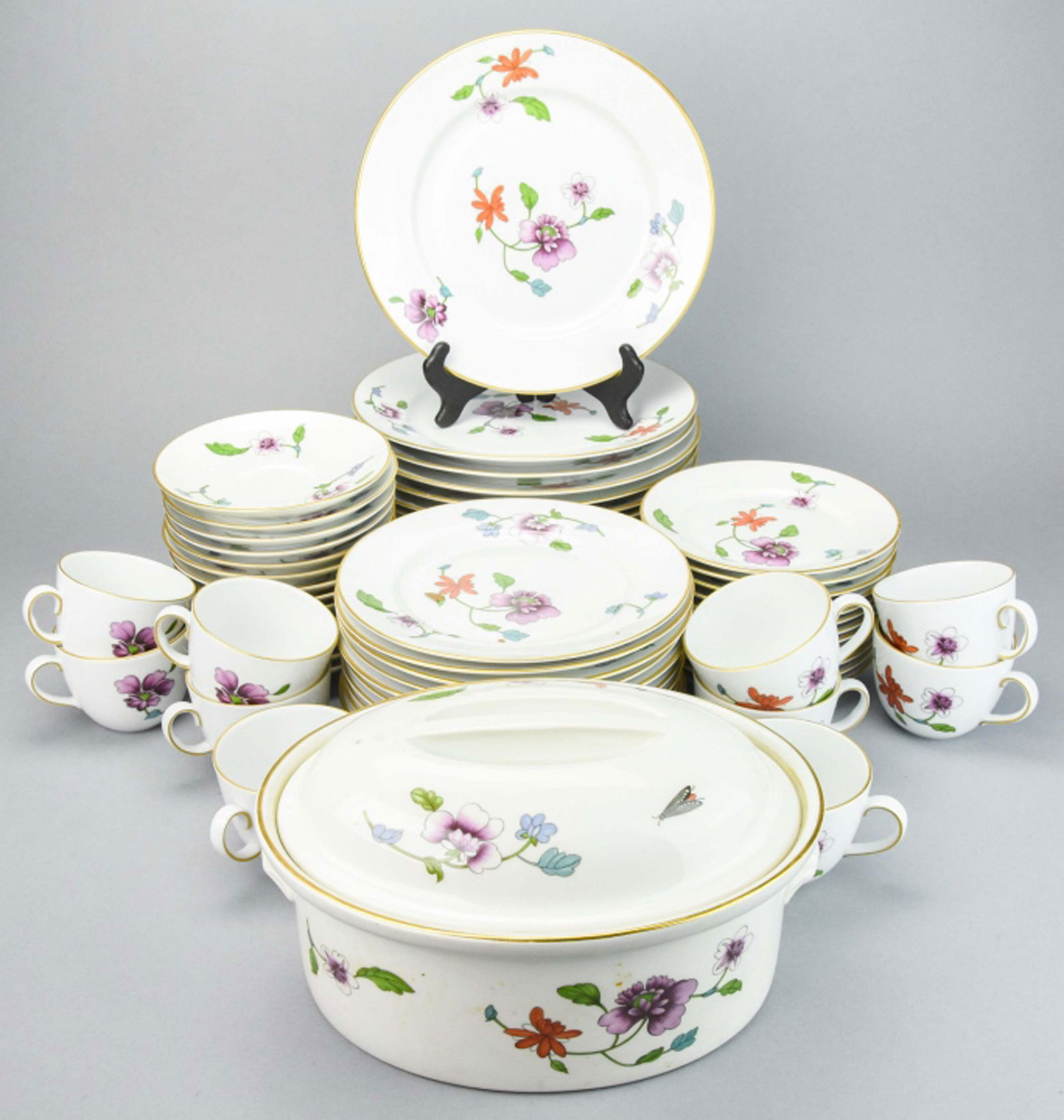 Royal Worcester Porcelain Astley Dining Service (1 of 8)