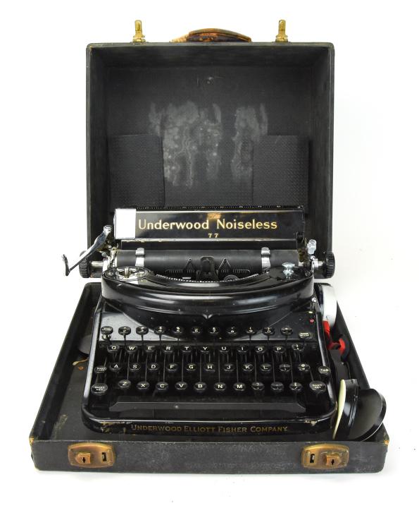 Antique Underwood Noiseless Typewriter No. 77 (1 of 6)
