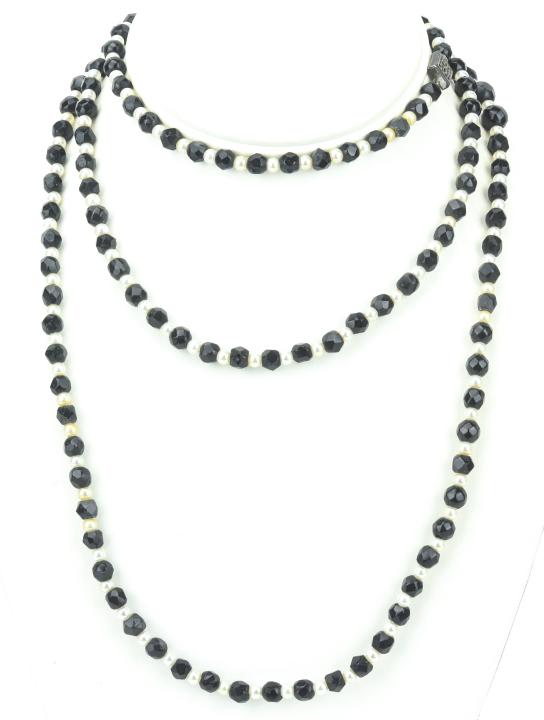 Antique Art Deco French Jet Pearl Necklace Strand: Antique Art Deco French Jet Pearl Necklace Strand w Sterling Clasp. Recently restrung. Measures 49 inches in length.