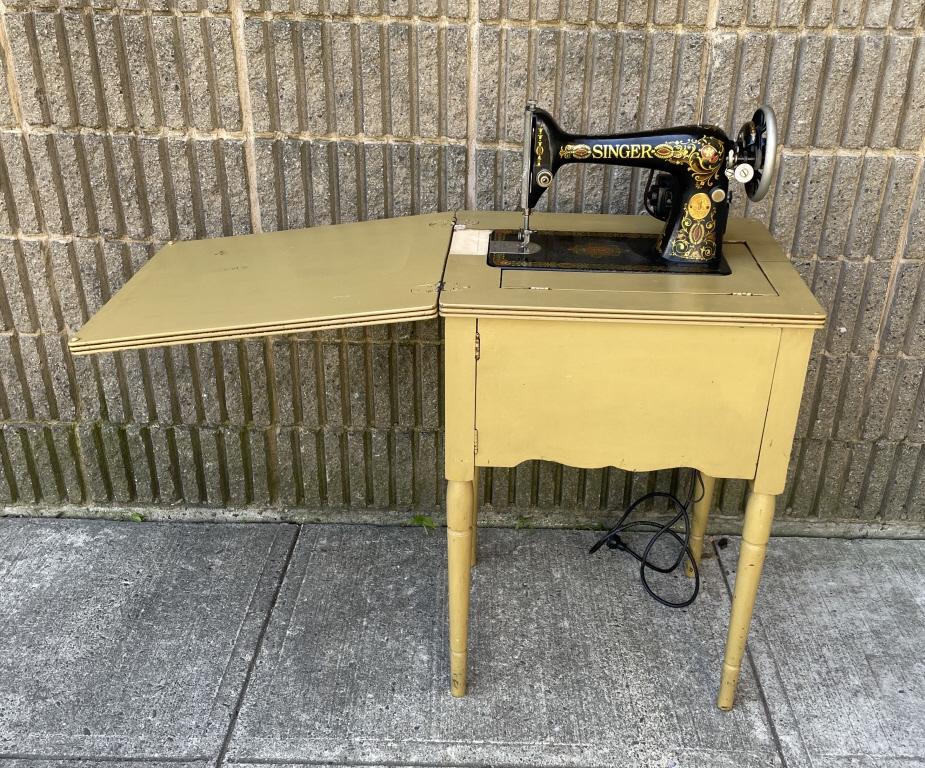 Sewing Table w Antique Singer Sewing Machine (1 of 8)