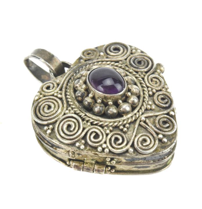 Vintage Sterling Heart Locket w Onyx Cabochon (1 of 5)