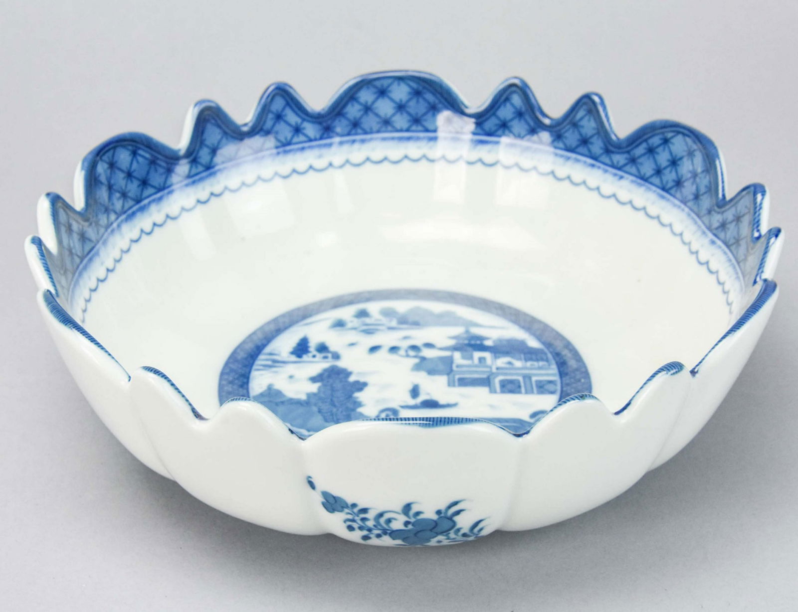 Mottahedeh Blue & White Canton Style Bowl (1 of 8)