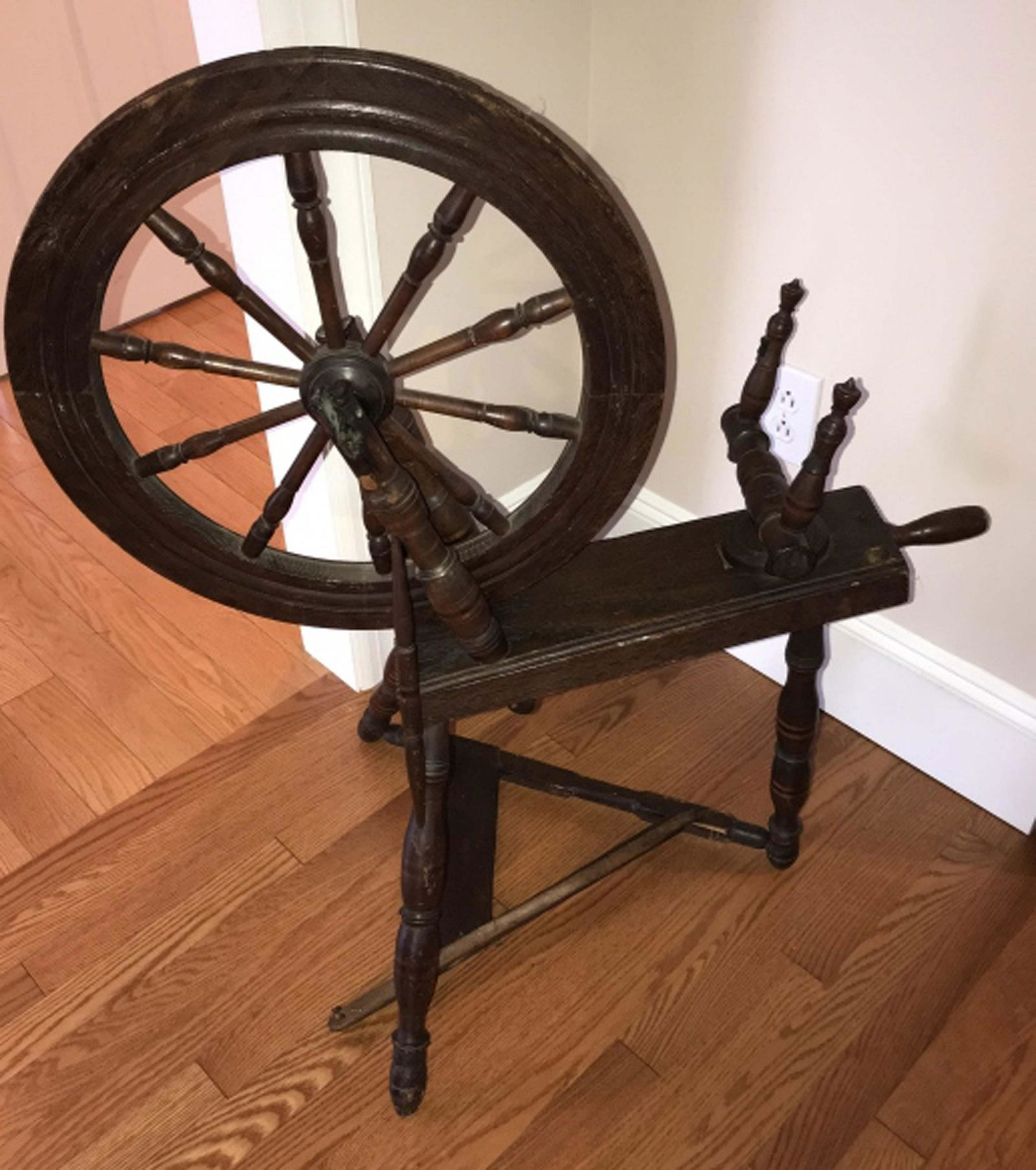 Antique 19th C Wooden Spinning Wheel (1 of 4)