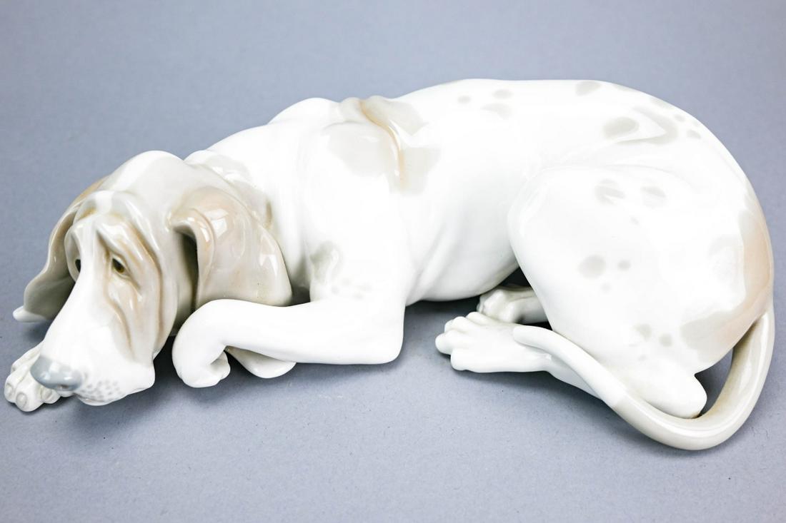 Lladro Porcelain Reclining Blood Hound: Lladro Porcelain Reclining Blood Hound. No damage. Measures 4 inches x 10 inches.