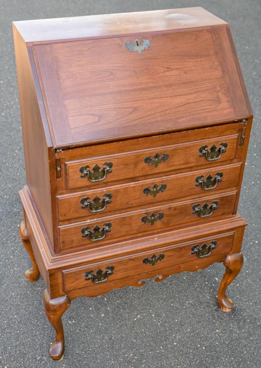 Maddox Jamestown, NY Chippendale Slant Top Desk (1 of 8)