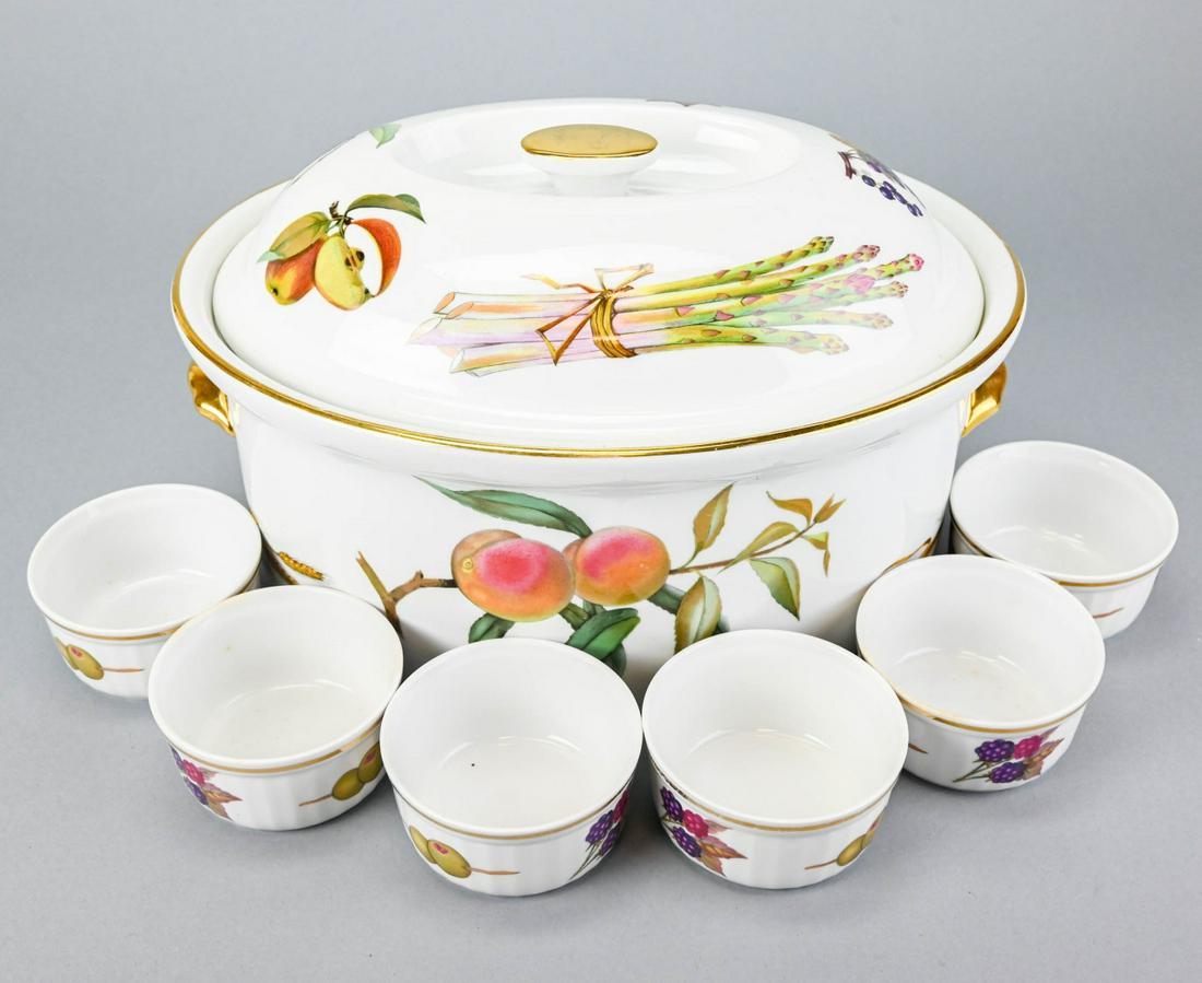 England Royal Worcester Vitreous Tureen with Lid (1 of 8)